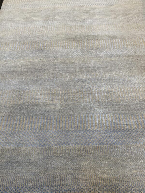 4' 00" x 6' 00" Wool And Viscose Rug - 35