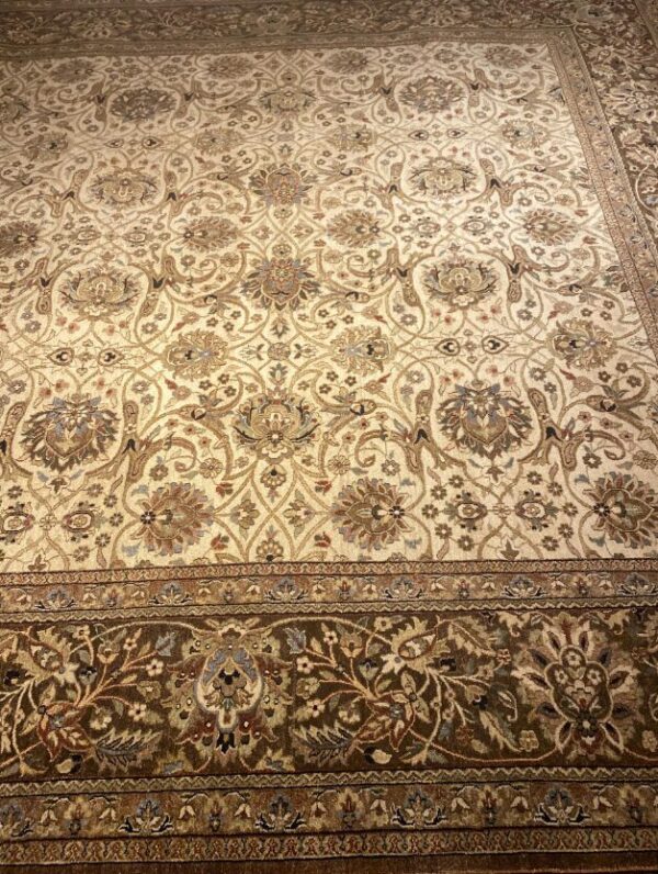 9' 08" x 14' 02" Wool- India - Image 2