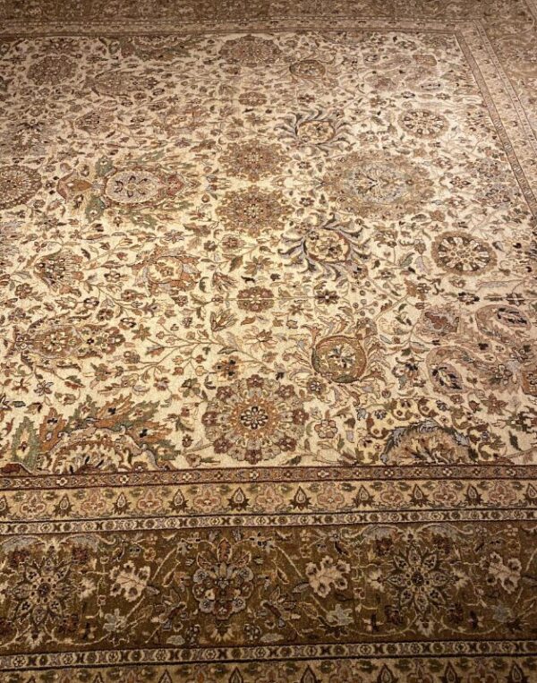 10' 00" x 14' 01" Wool- India - Image 2