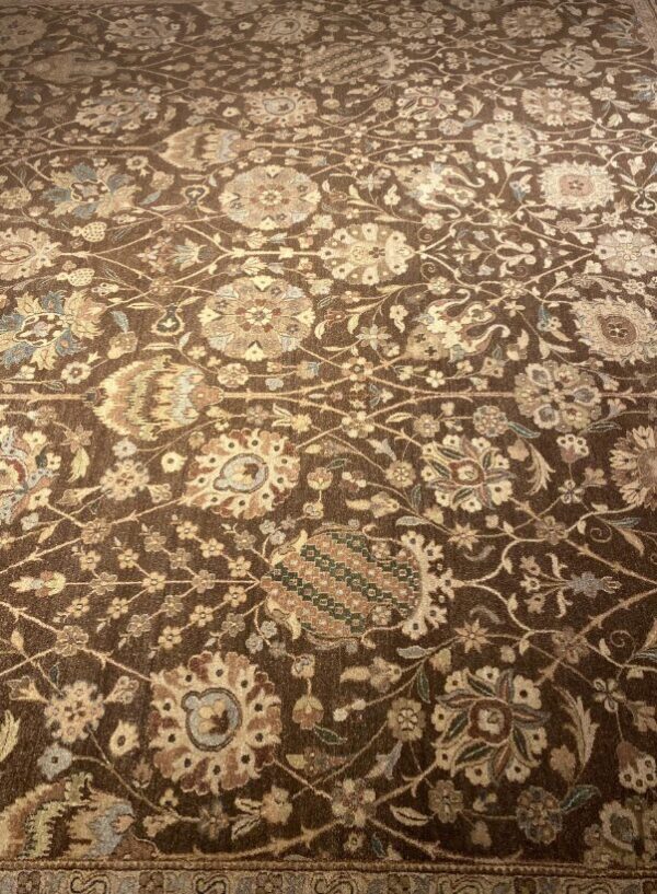 9' 10" x 13' 10" Wool- India - Image 2