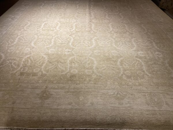 9' 09" x 13' 03" Wool- Pakistan