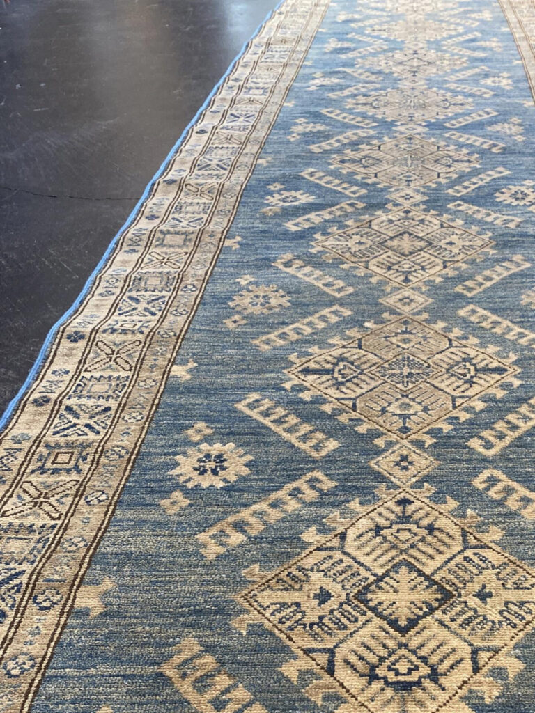 2' 11" x 10' 06" Caucasian