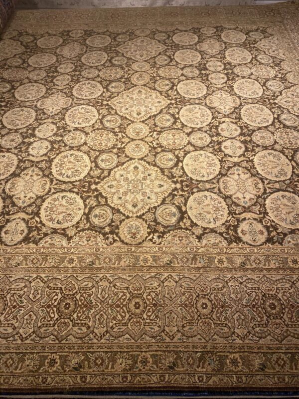 10' 01" x 13' 11" Wool- India