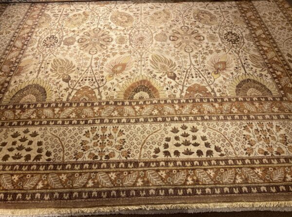 10' 02" x 13' 09" Wool- India