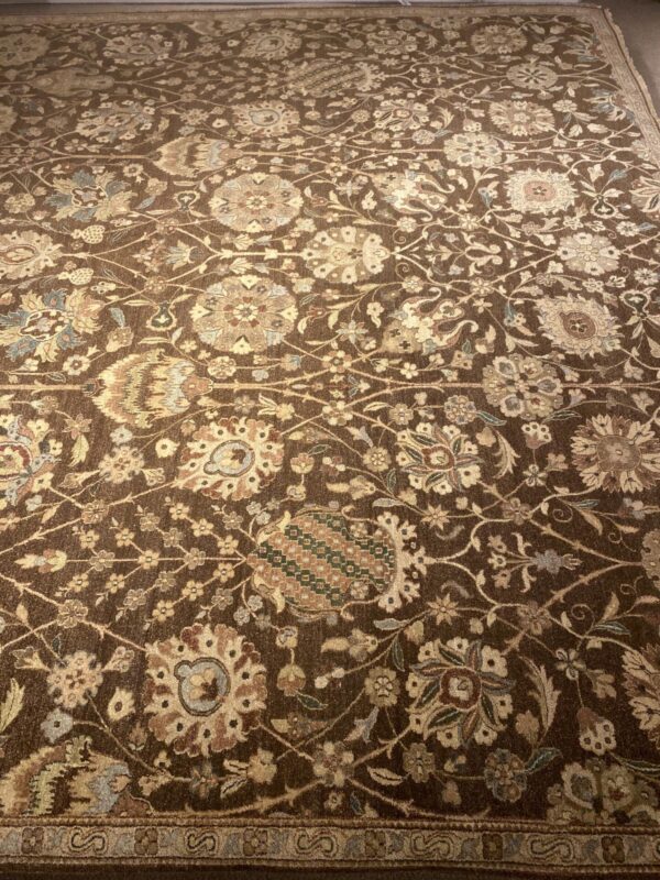 9' 10" x 13' 10" Wool- India