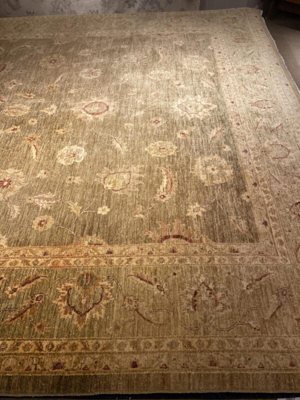 10' 00" x 14' 00" Wool- Pakistan
