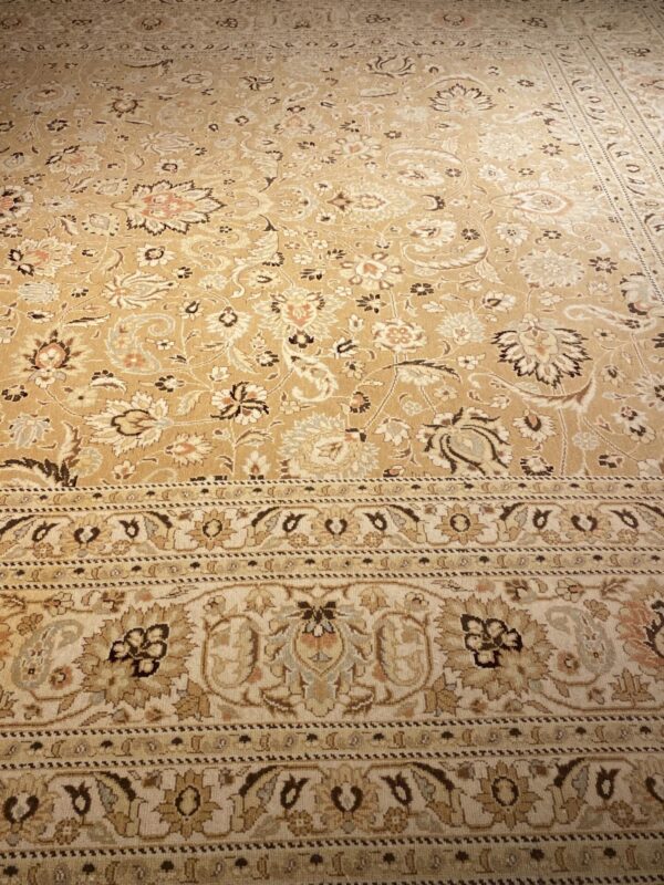 10' 00" x 14' 00" Wool- Pakistan