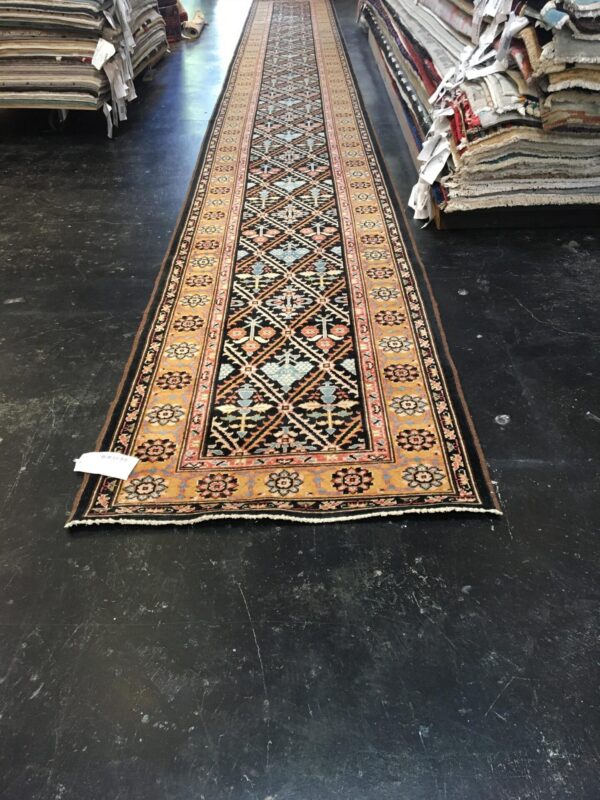 2' 08" x 23' 05" Agra Design