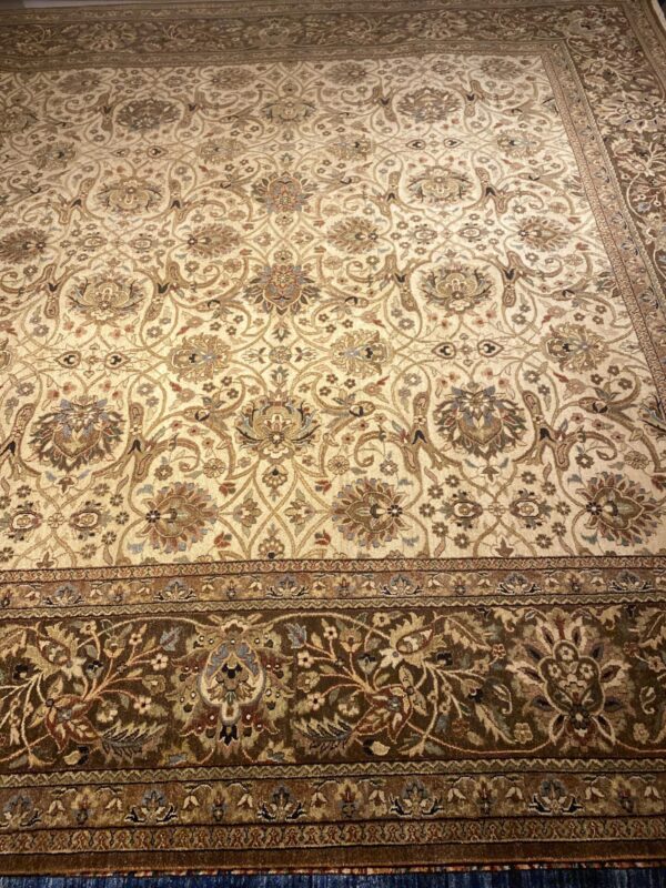 9' 08" x 14' 02" Wool- India
