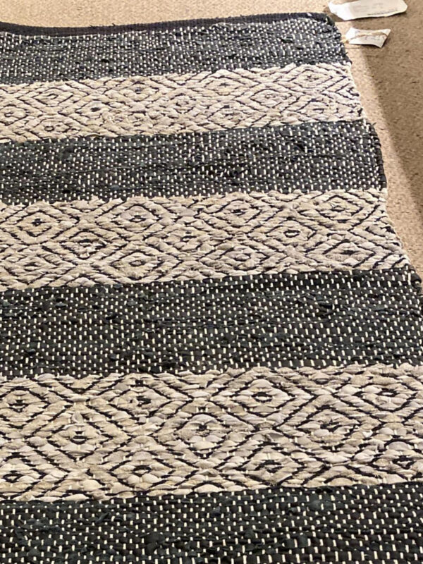2' 00" x 5' 00" Indian Rug - VT21 Design - Image 2