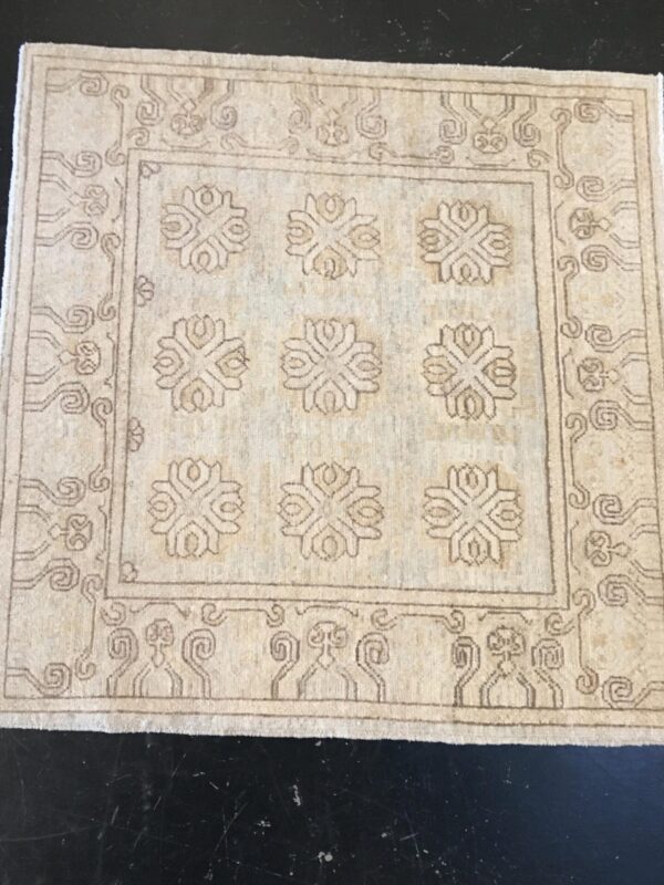 3' 04" x 3' 04" Wool- Pakistan