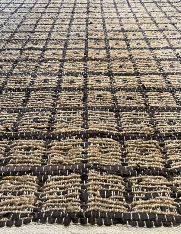 4' 00" x 6' 00" Leather And Viscose- India - Image 2