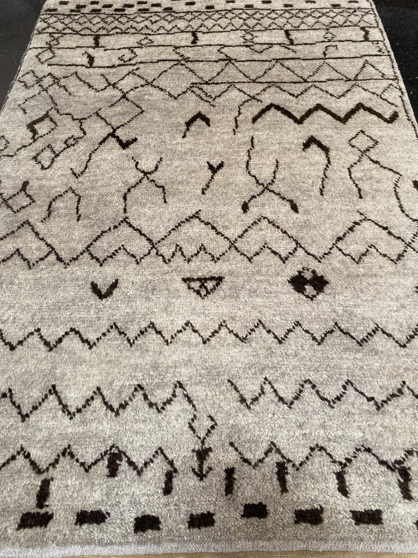 4' 02" x 5' 11" Berber Design & Wool Material