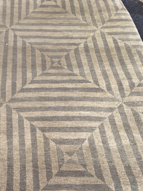 4' 02" x 6' 00" Modern Design & Wool Material - Image 2