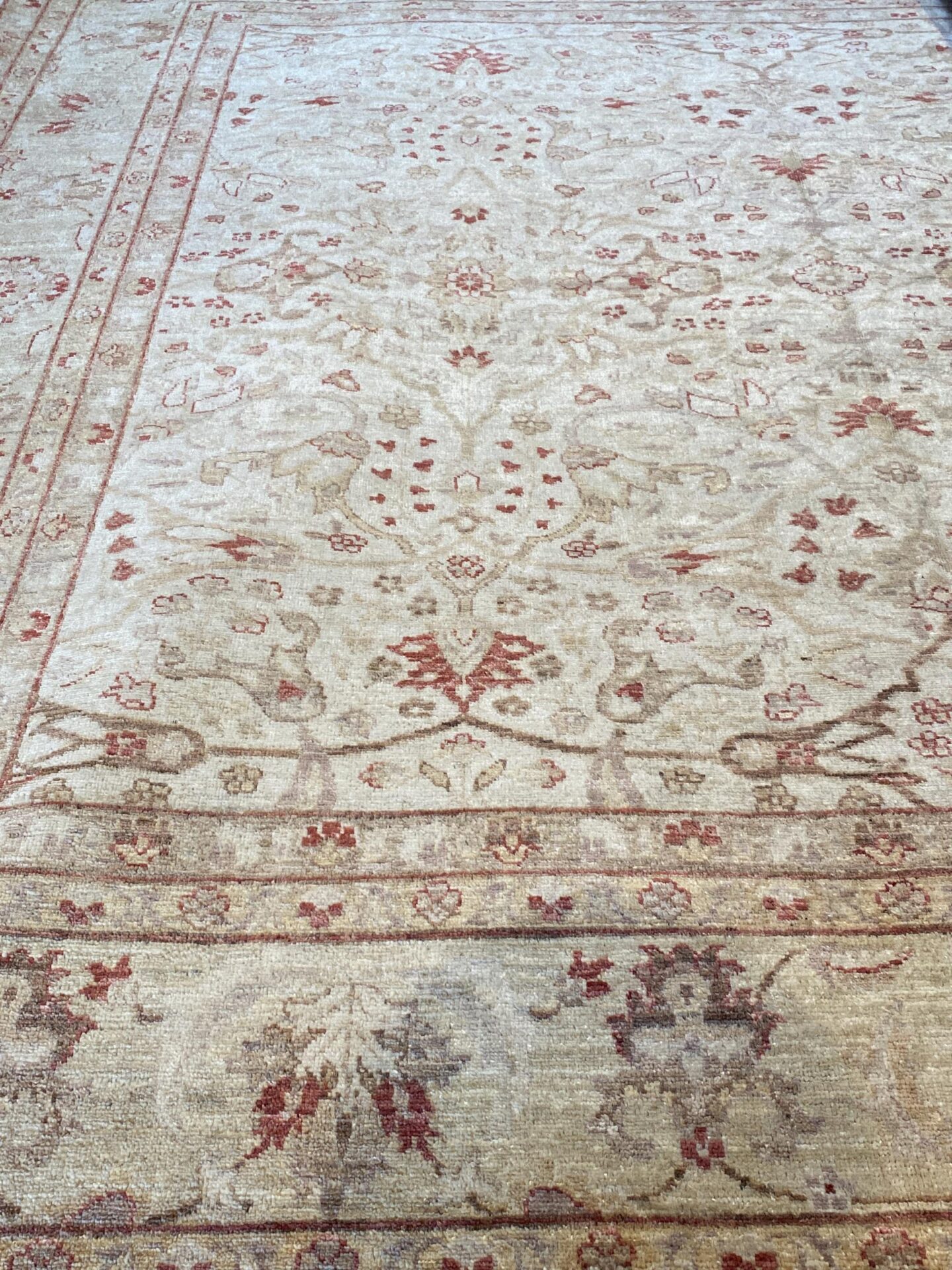 8' 02" x 8' 02" Wool- Pakistan