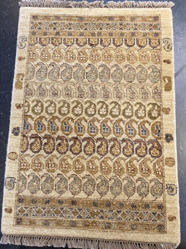 2' 00" x 3' 00" India- Wool