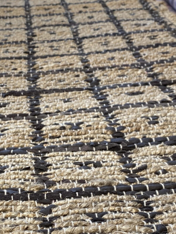 2' 00" x 5' 00" VT20 Design - India - Image 2