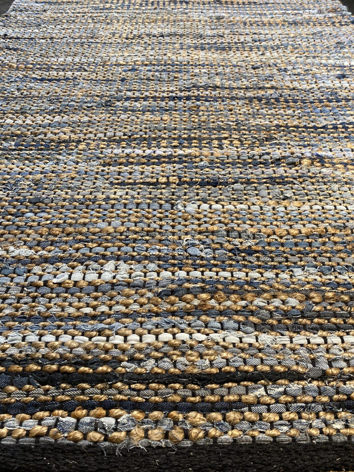 3' 00" x 5' 00" Leather And Viscose- India
