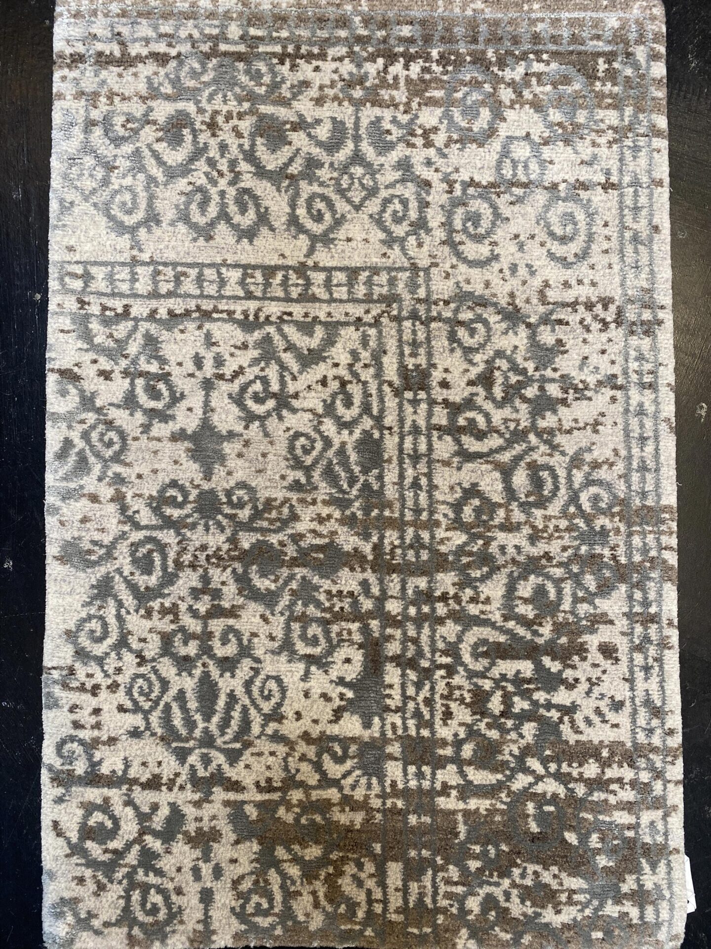 2' 00" x 3' 00" Wool & Silk, Nepal- 3978