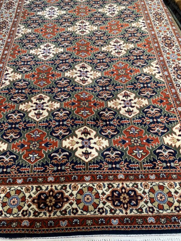 6' 00" x 9' 05" Wool- India
