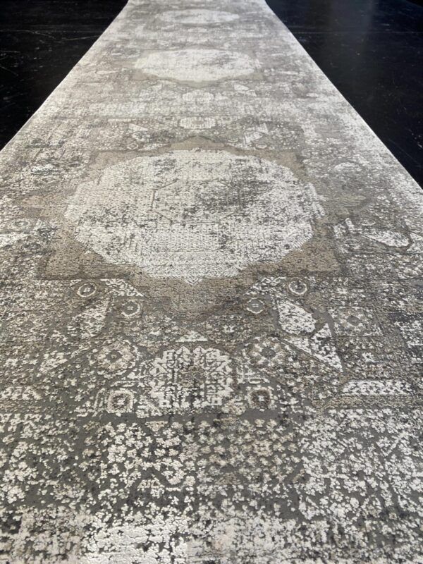 2' 06" x 10' 00" Wool And Viscose- 4067
