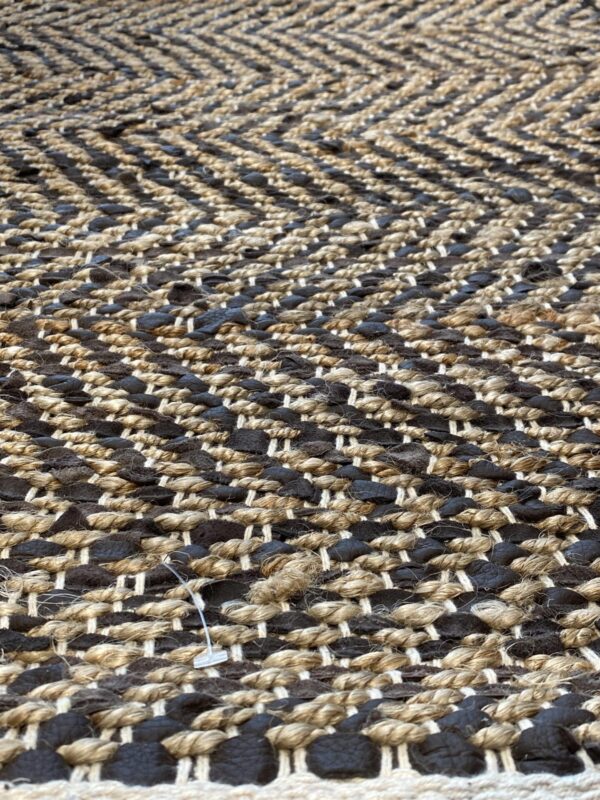 2' 00" x 5' 00" VT4 Design - India
