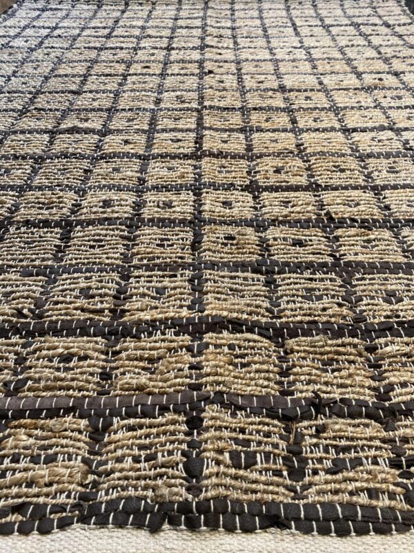 4' 00" x 6' 00" Leather And Viscose- India