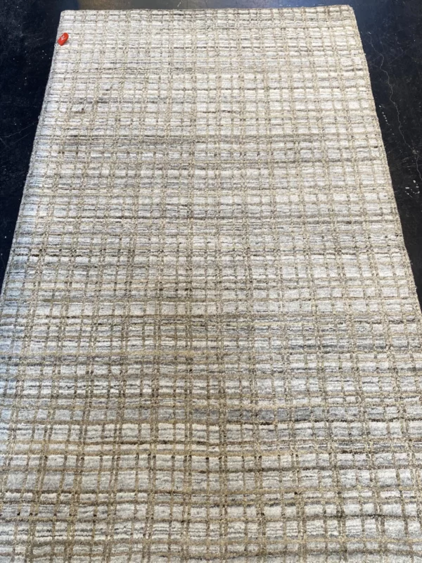3' 00" x 5' 02" Wool And Viscose Rug From India - Loom Collection Collection