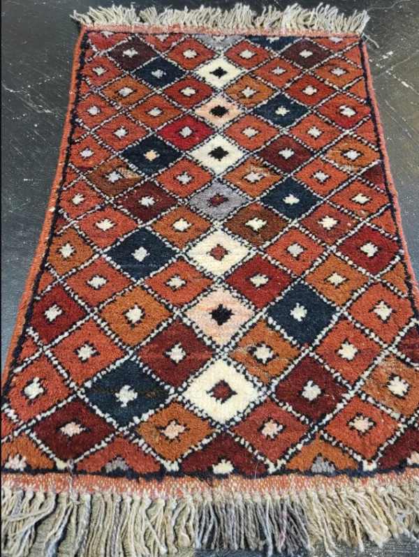 1' 06" x 2' 02" Wool Rug- 4964 - Image 2