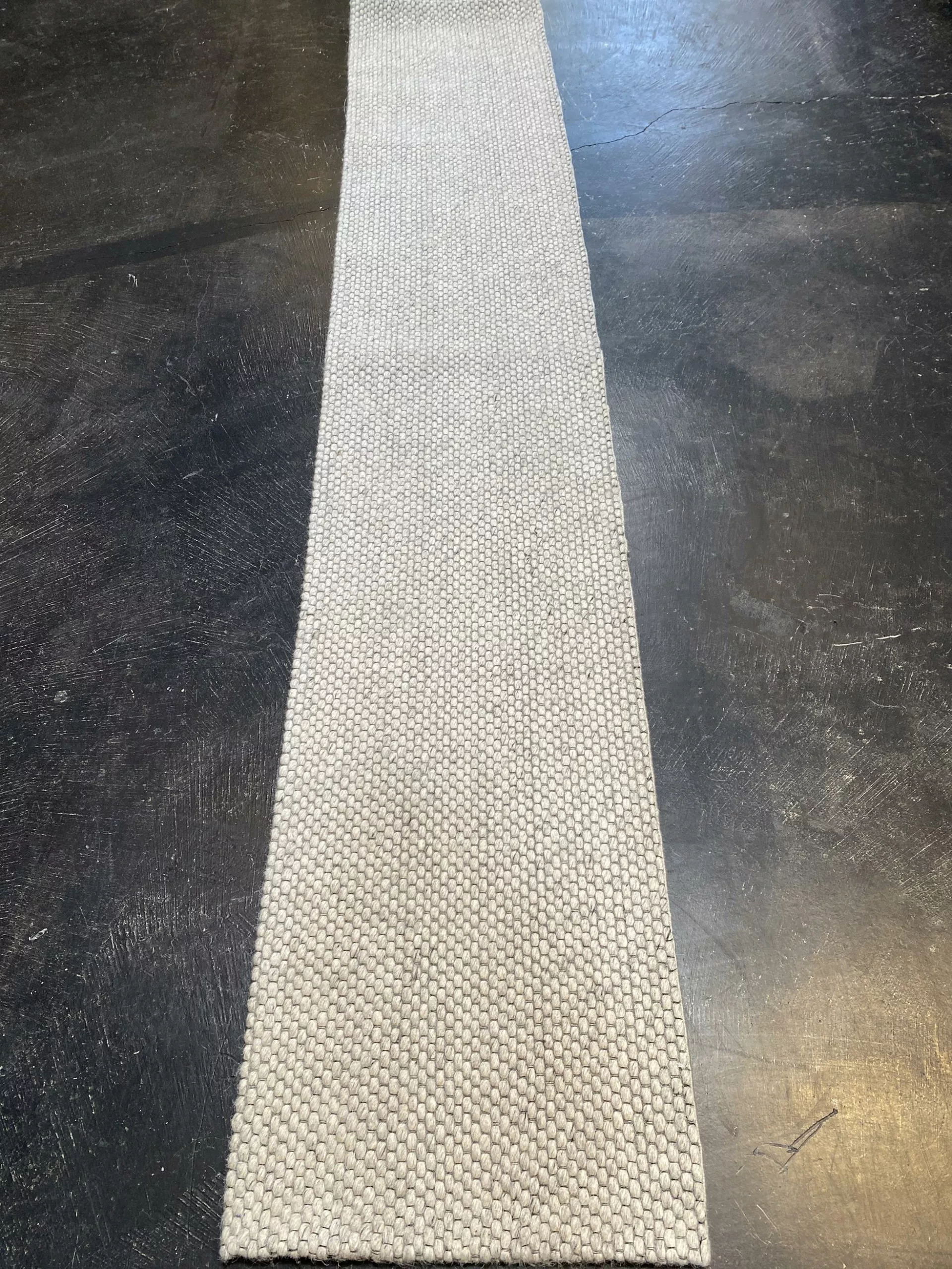 1' 10" x 10' 00" India Wool Rug- 5078