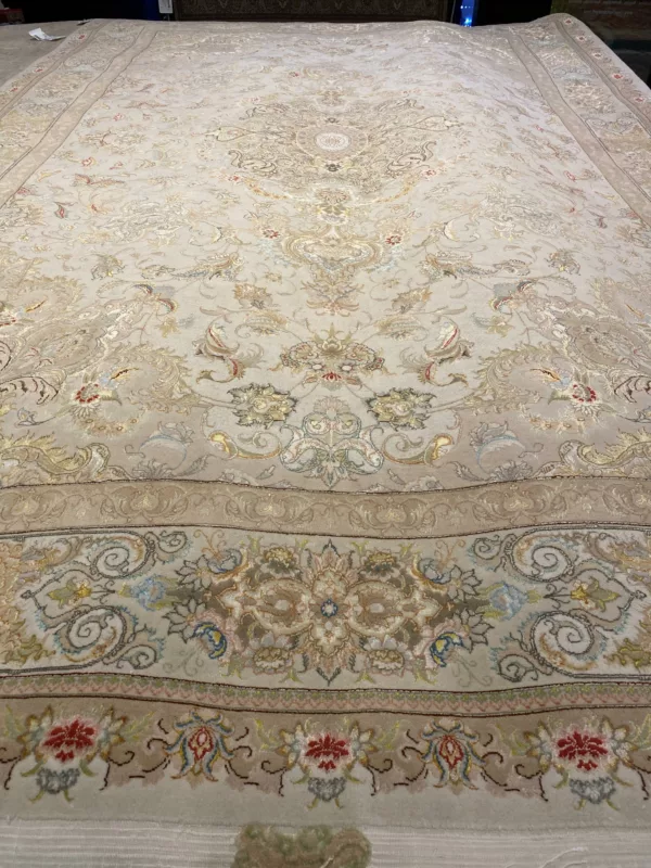 6' 03" x 10' 00" Wool & Silk Rug- 4389