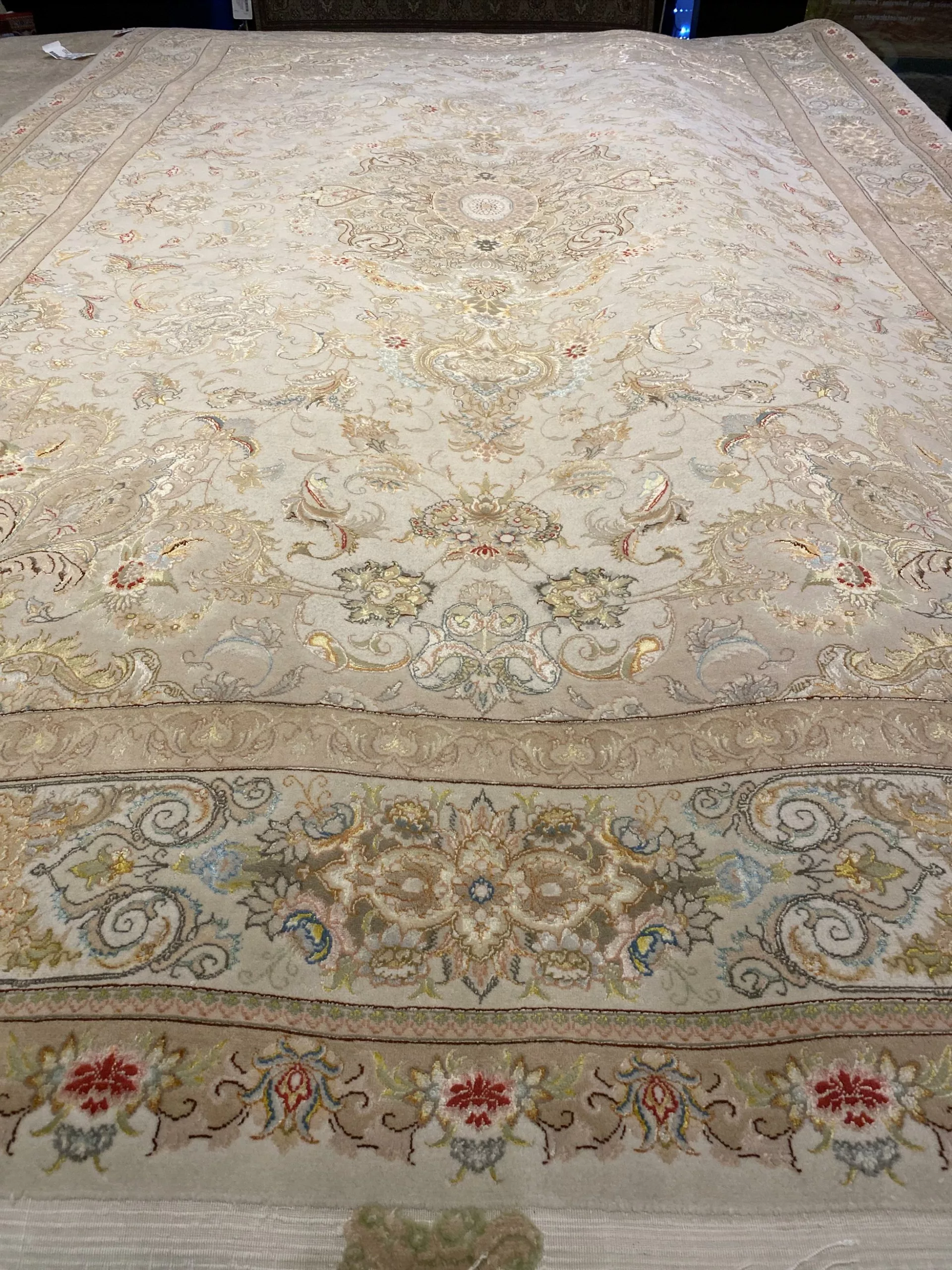 6' 03" x 10' 00" Wool & Silk Rug- 4389