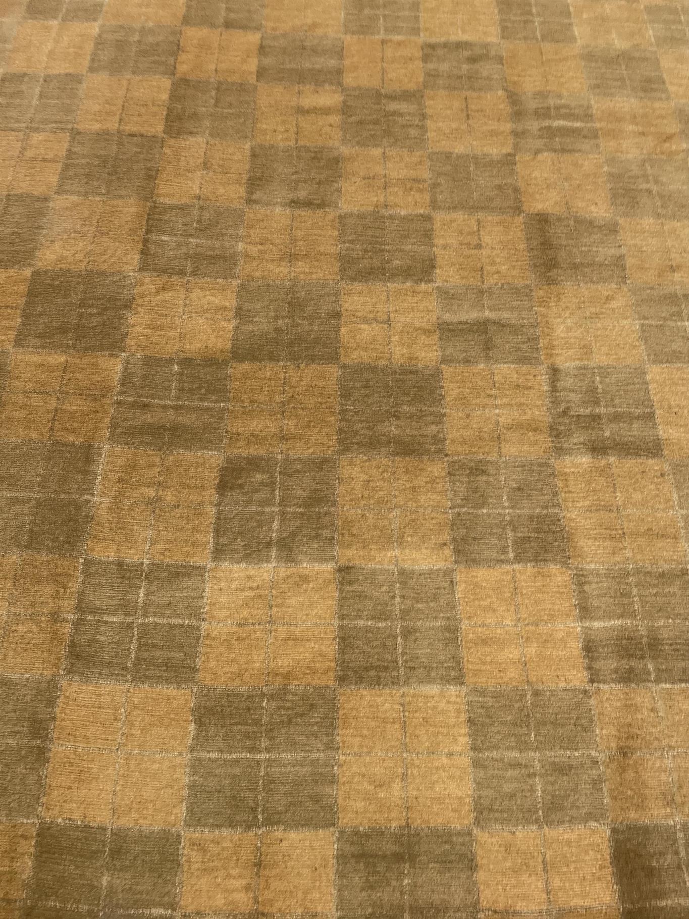8' 02" x 11' 06" Tibetano 120 Line Collection Nepalese Rug