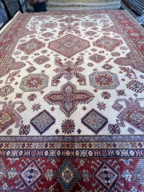 8' 03" x 10' 00" Kazak Design Pakistani Rug