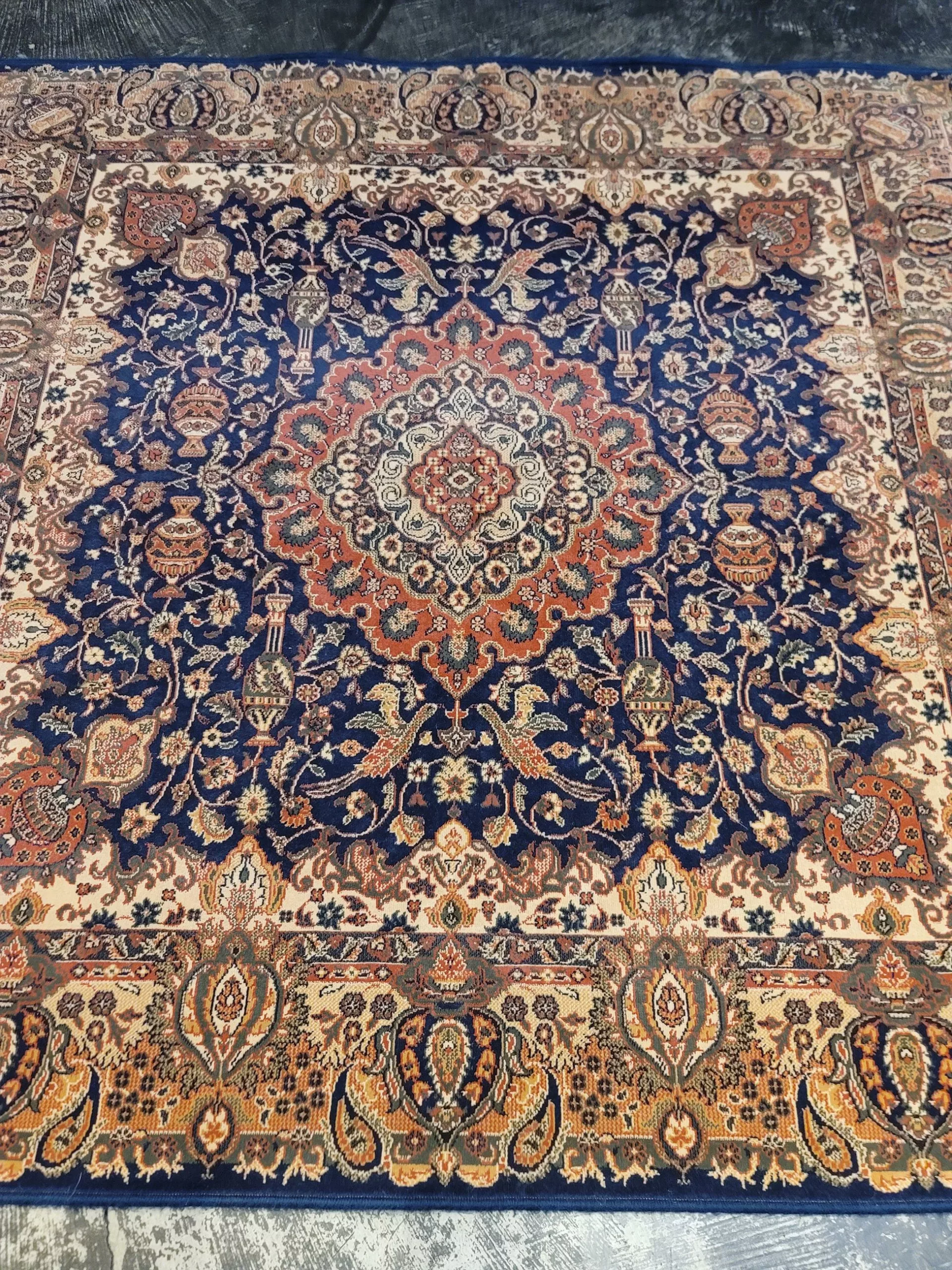 4' 11" x 4' 11" Polypropylene And Polyester Rug- 5318