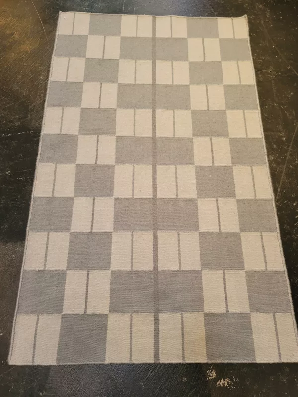 3' 02" x 5' 02" Wool Killim Rug- 5437