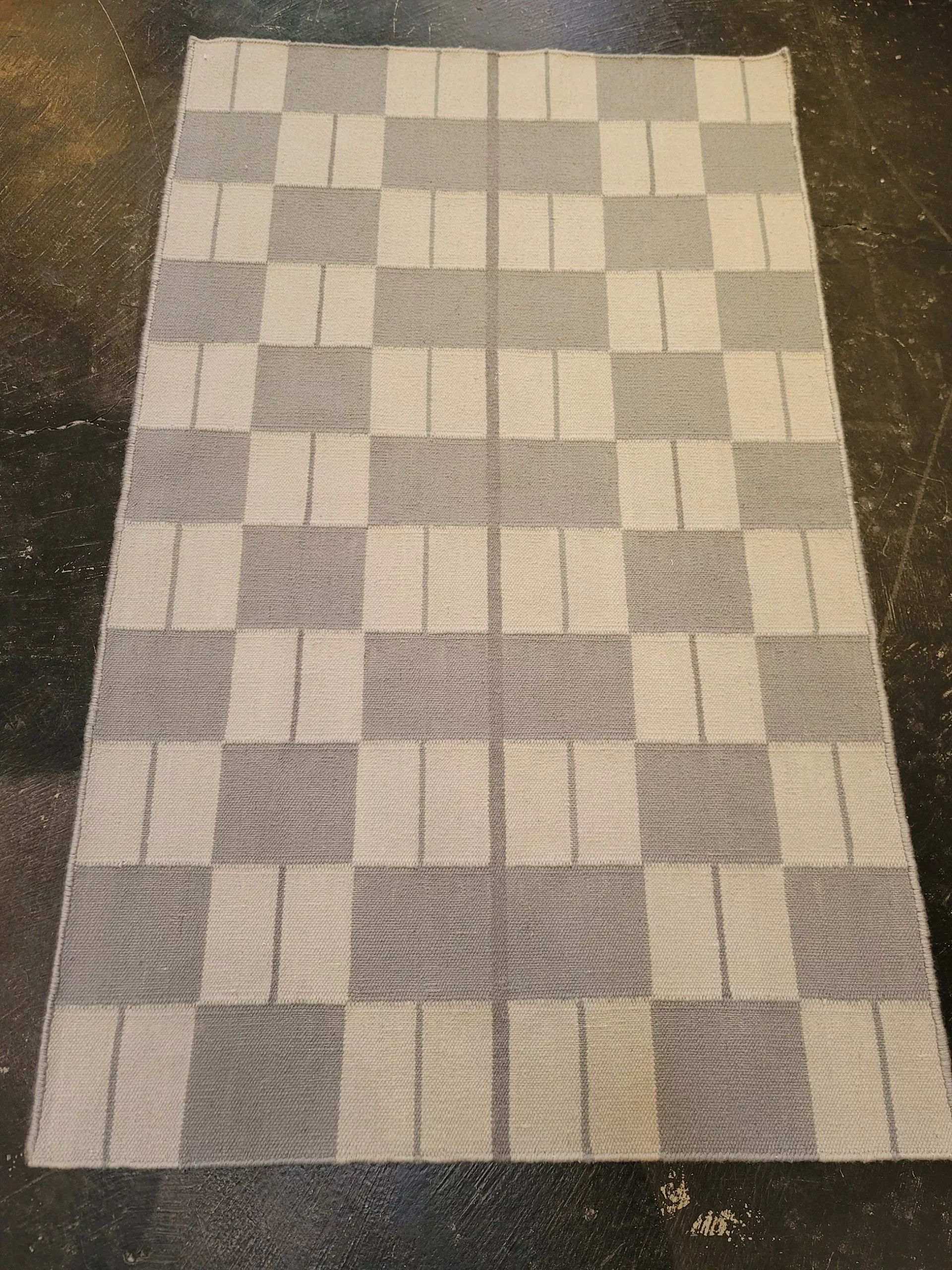 3' 02" x 5' 02" Wool Killim Rug- 5437