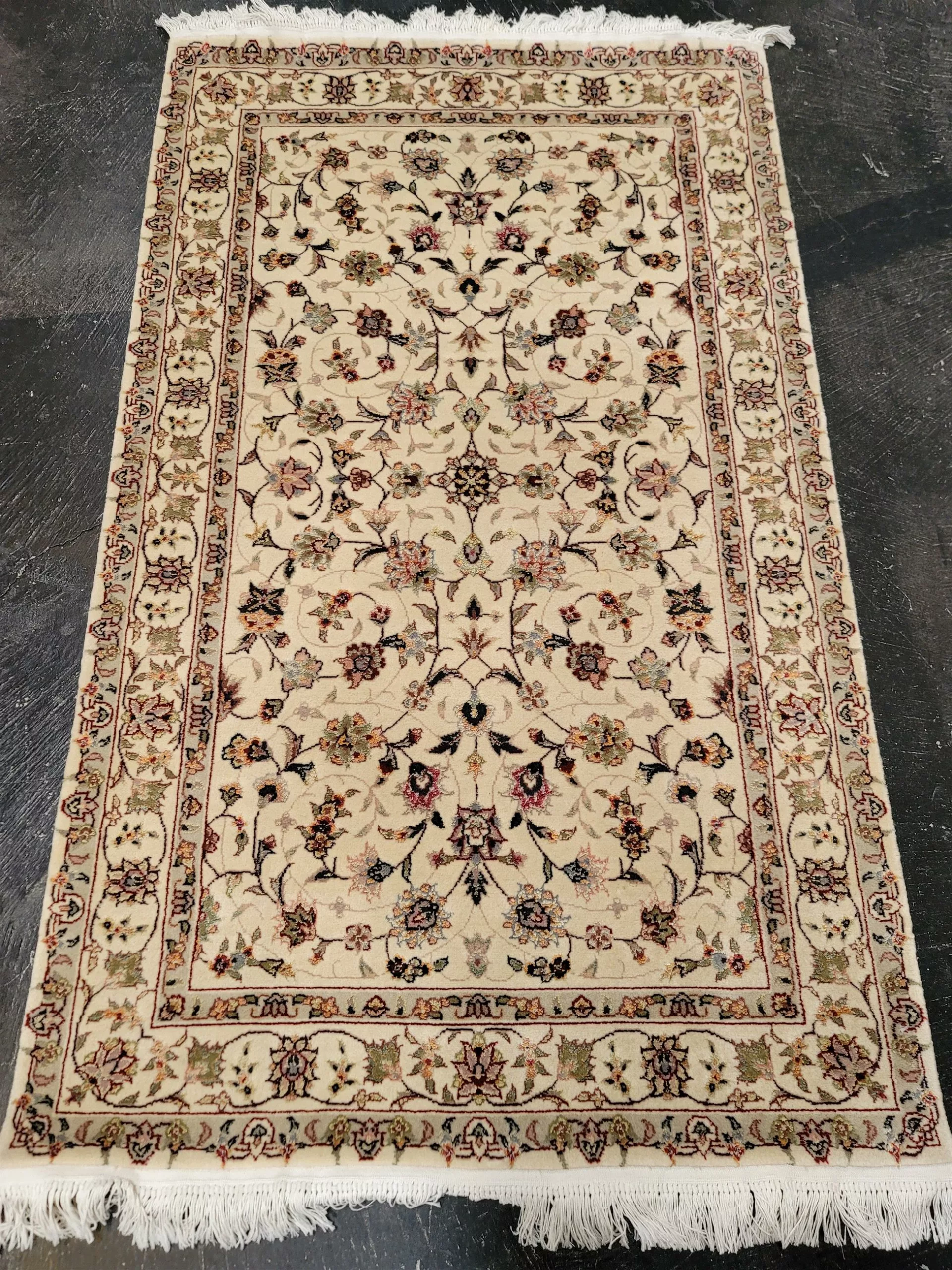 3' 00" x 5' 00" Wool & Silk Rug- 5330