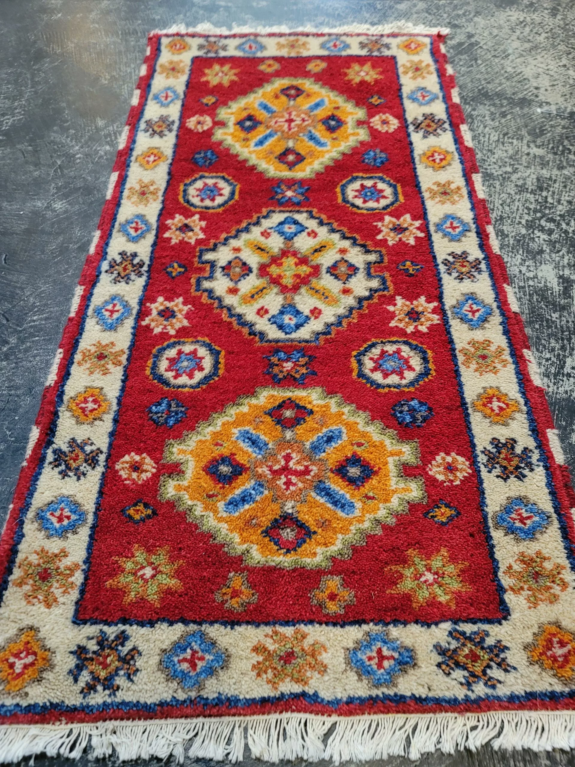 2' 00" x 4' 00" Wood Heriz Rug- 5311