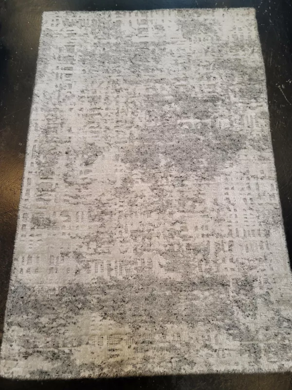 2' 00" x 3' 00" Tyler Wool Rug