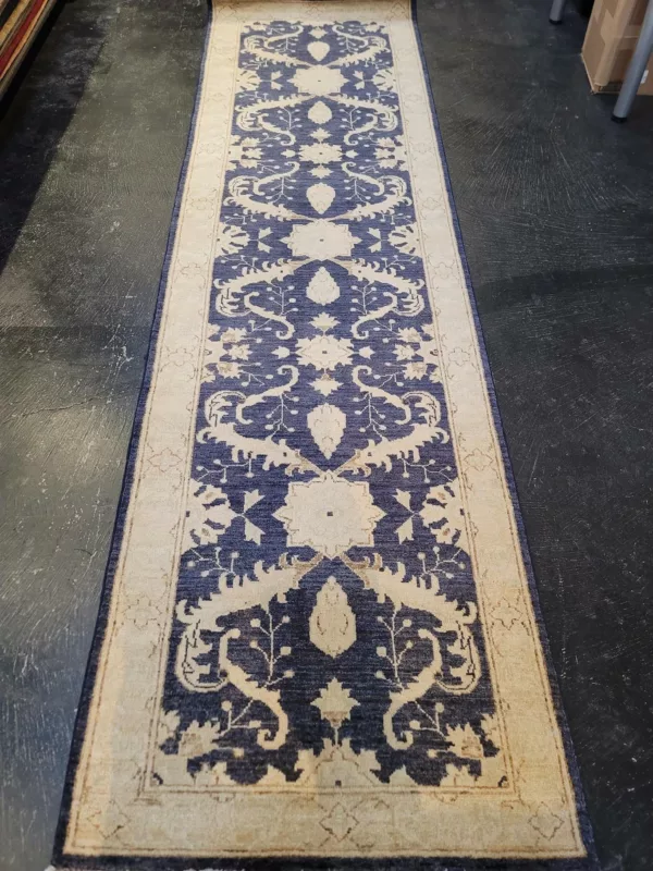 2' 09" x 9' 09" Oushak Hand knotted Rug