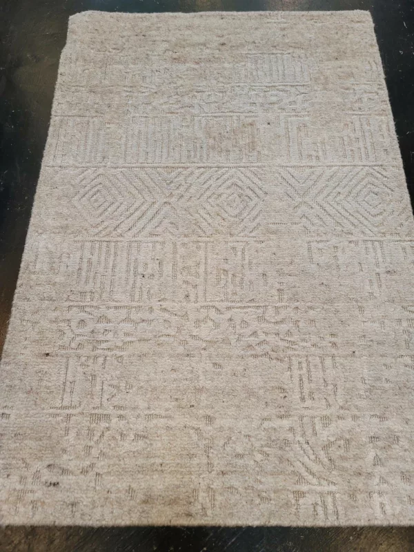 2' 00" x 3' 00" Tyler Hand Woven Rug