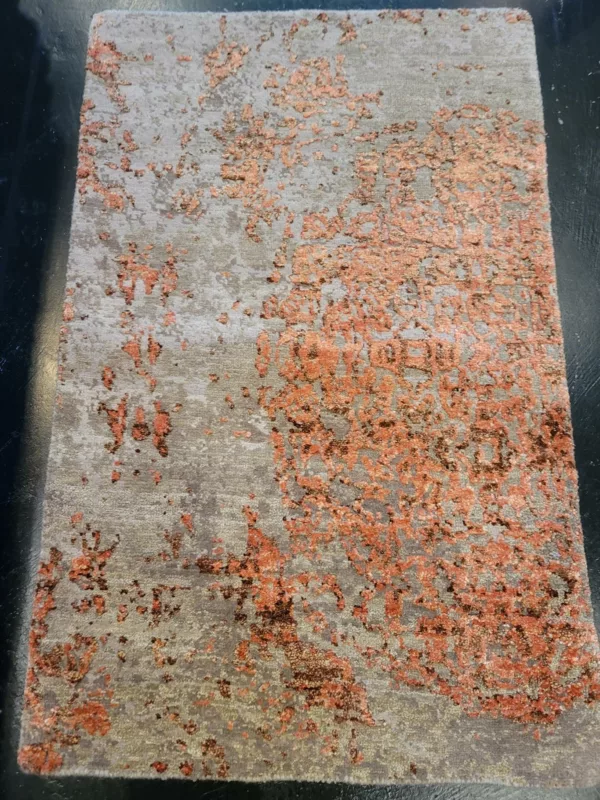2' 00" x 3' 00" 	Monarch Wool & Silk Rug