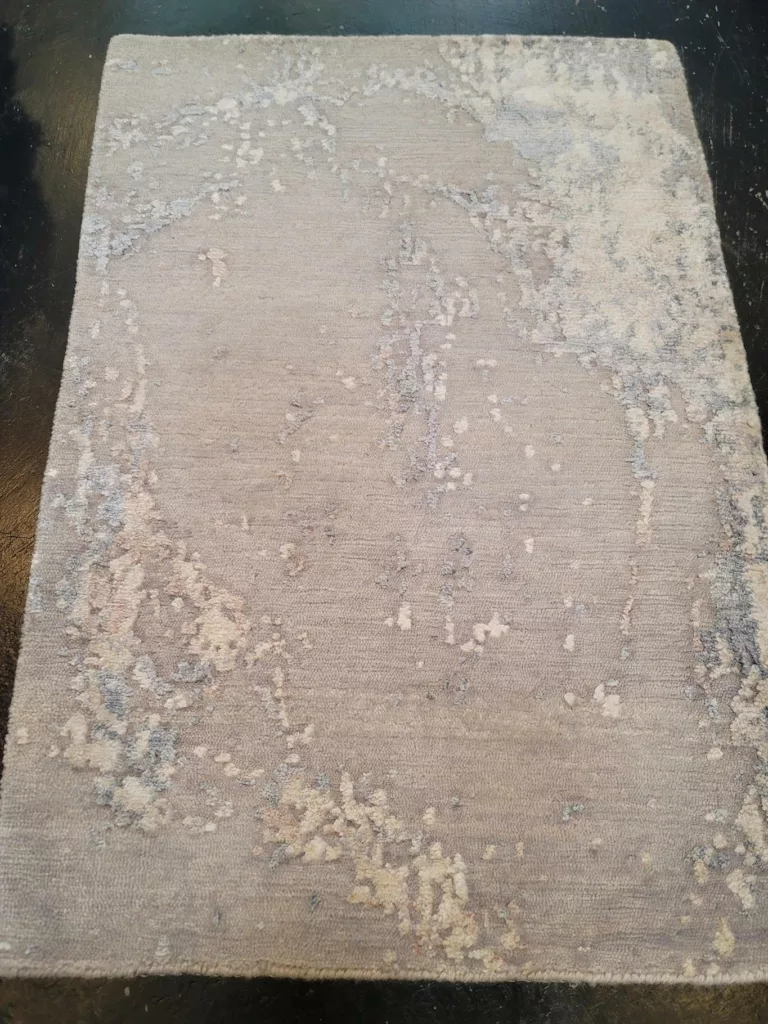 2' 00" x 3' 00"  Hand Knotted Viscose Rug