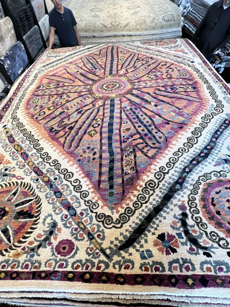 7' 11" x 10' 01" Indian Wool & Hand Knotted Rug
