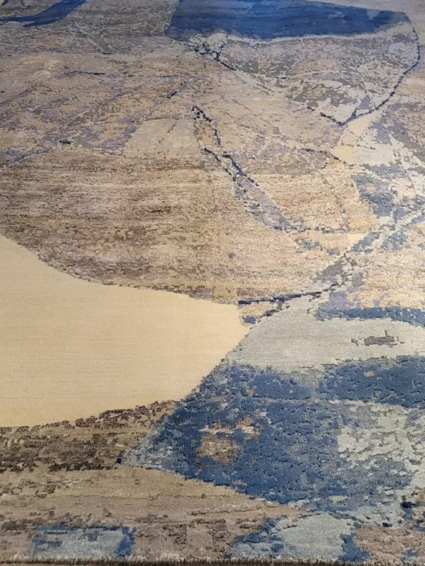 7' 11" x 10' 01" Wool & silk Hand Knotted Rug - Image 2