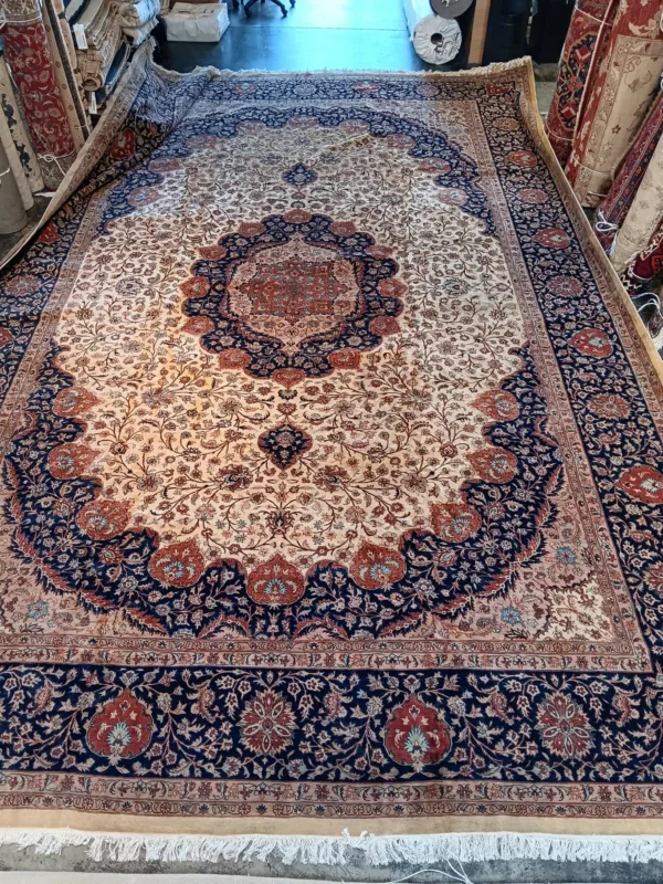 12' 00" x 18' 05" Wool hand knotted Rug