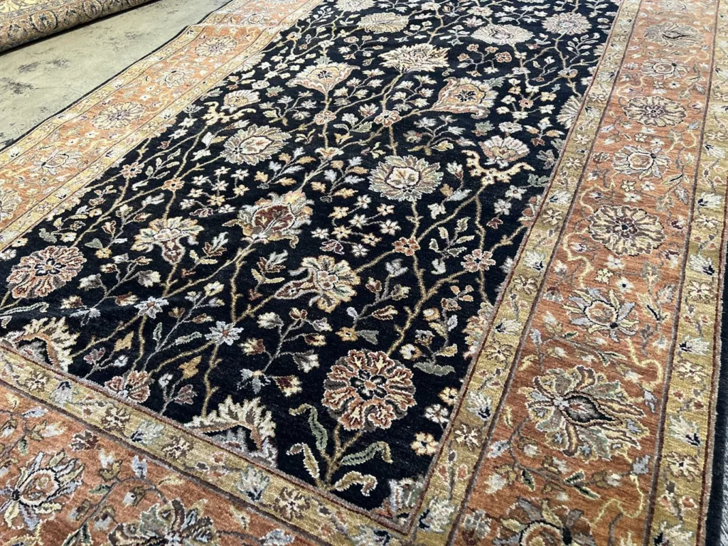 6' 00" x 8' 09" Indian hand knotted Rug