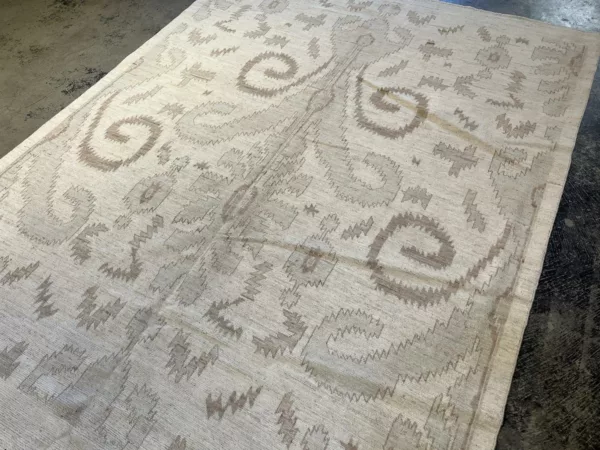 6' 08" x 8' 07" Wool Isfahan Hand knotted Rug - Image 2