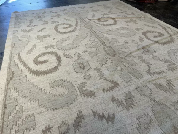 6' 08" x 8' 07" Wool Isfahan Hand knotted Rug - Image 3